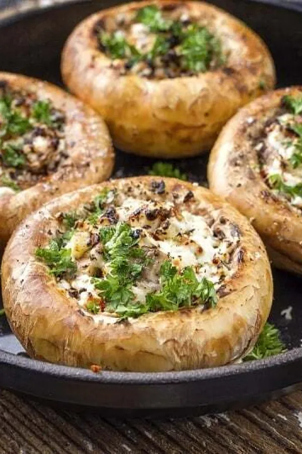 Pripremite pečurke punjene feta sirom