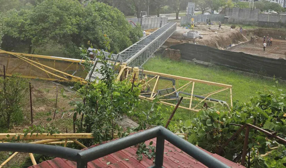 Dizalica pala na kuću i poslovni objekat u Čelugi, nema povrijeđenih