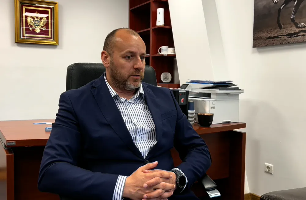 Nikola Lazović, parking servis