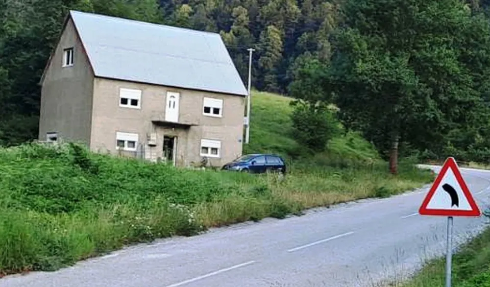Kuća Nenada Todorovića koja je o&scaron;tećena usled zemljotresa