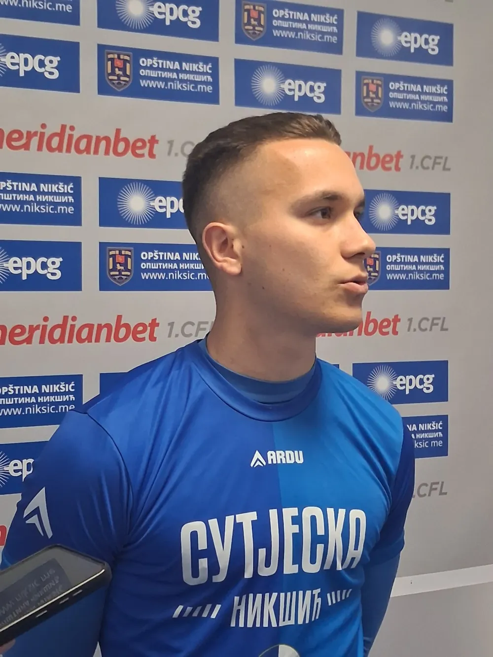 MILO&Scaron; VRAČAR 