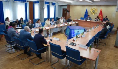 Burna sjednica skup&scaron;tinskog odbora: Svi su za veće zarade, ali da to nikoga ne ko&scaron;ta