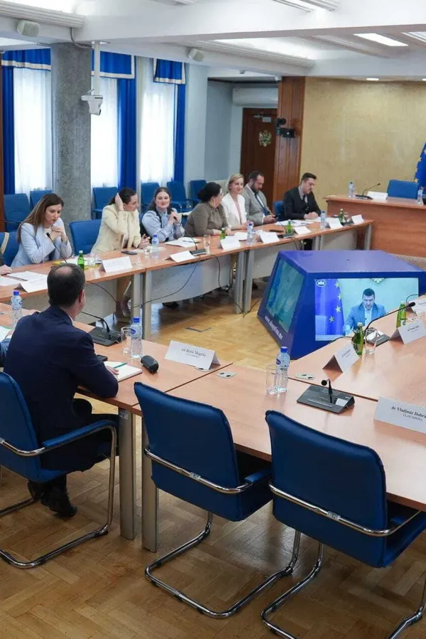 Burna sjednica skup&scaron;tinskog odbora: Svi su za veće zarade, ali da to nikoga ne ko&scaron;ta
