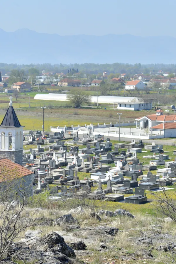 Zeta se nada dogovoru s Tuzima oko groblja i crkve