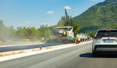 Radulović: Ostalo da se asfaltira još oko kilometar i 200 metara puta na dionici Tivat-Jaz