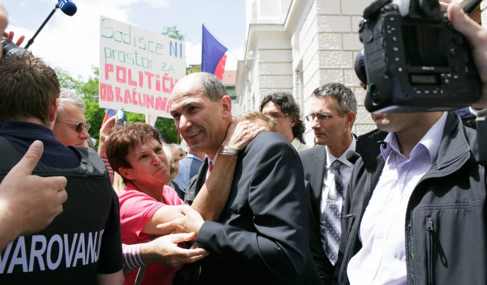 Slovenija formira desničarsku vladu, na čelu Janez Jan&scaron;a