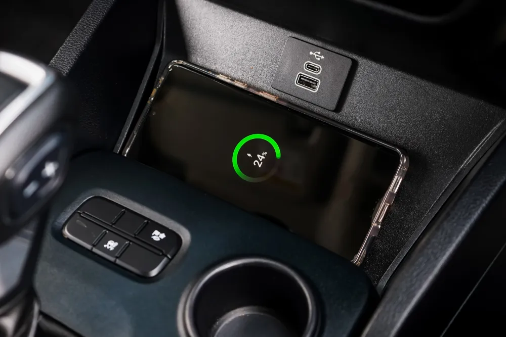 Za&scaron;to bežično punjenje telefona u automobilu nije dobra ideja