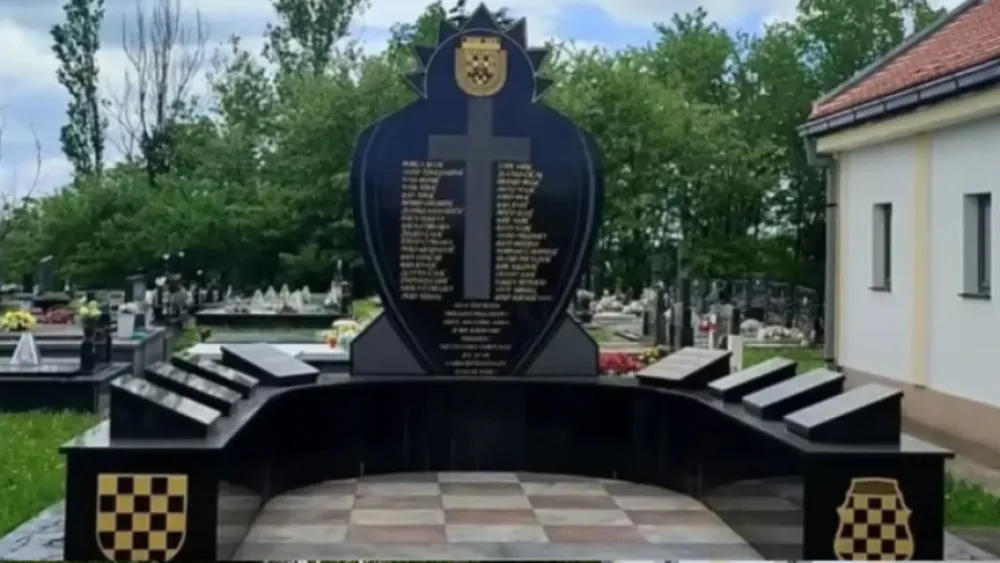 Uklonjen spomenik sa usta&scaron;kim simbolima kod Dervente