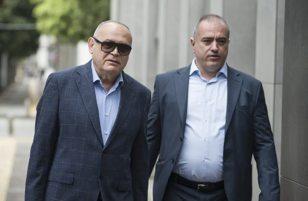 Svjedoci tvrde da su se sa Simovićem sastajali poslovno i da je on plaćao račune za piće