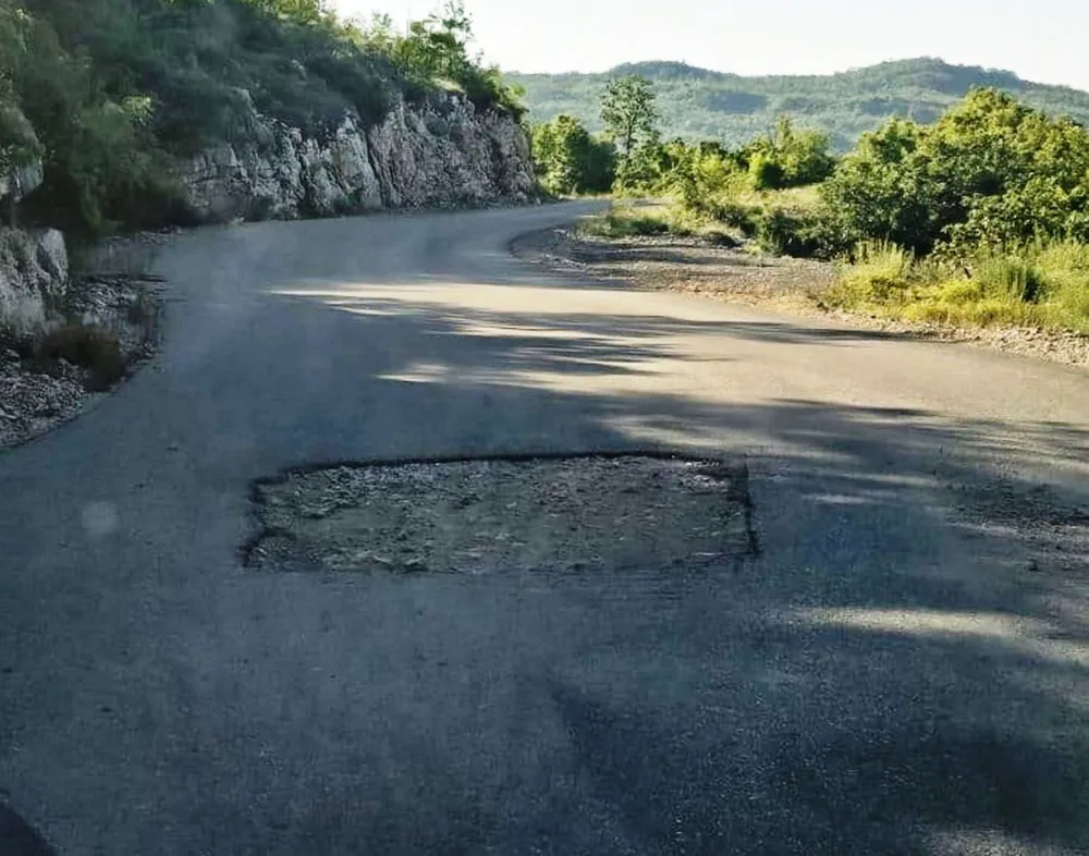 Asfalt plaćen 1,3 miliona nije izdržao ni godinu