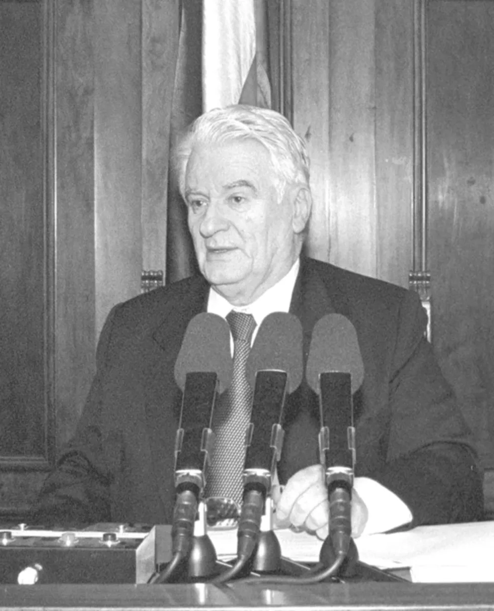 Preminuo Dragoljub Mićunović