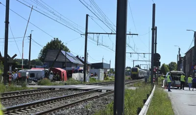 Vi&scaron;e poginulih u sudaru voza i &scaron;kolskog minibusa u Belgiji
