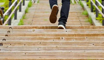 Ostajete bez daha dok se penjete stepenicama? To može biti važan znak upozorenja