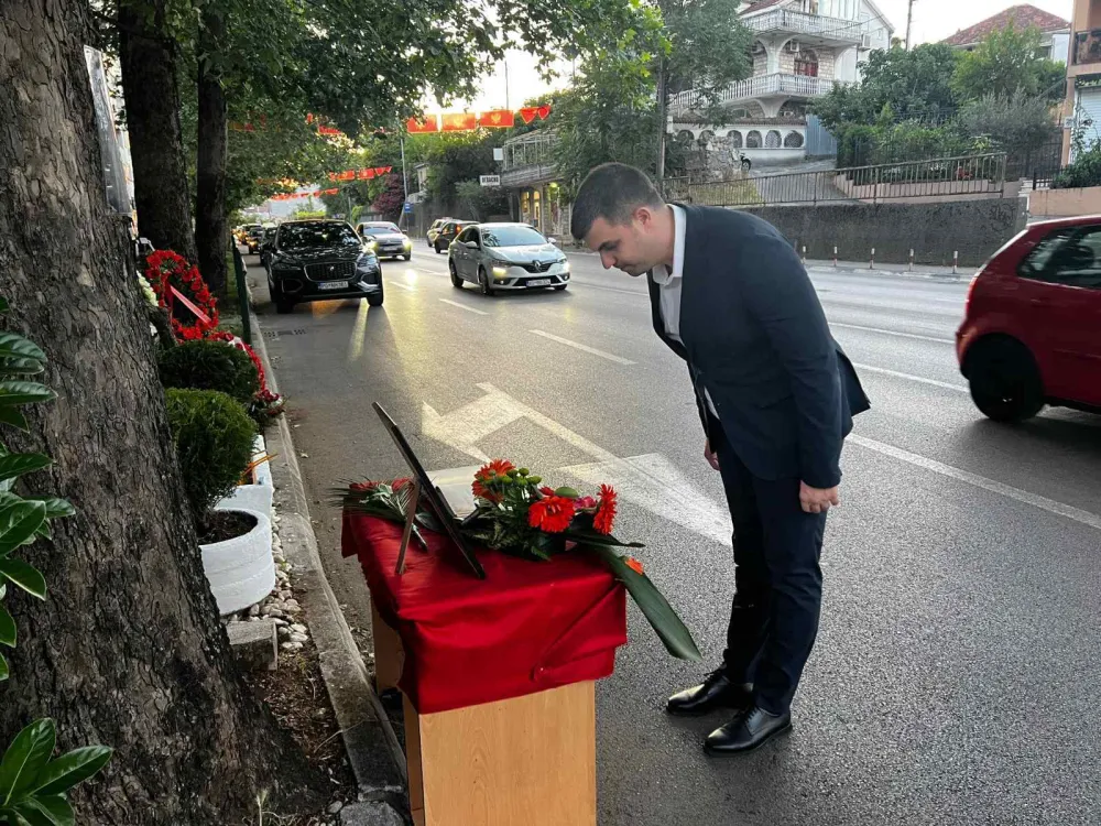 Bogdan Božović odaje počast Du&scaron;ku Jovanoviću