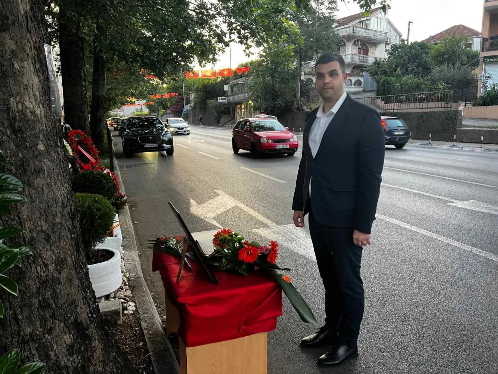 Bogdan Božović odaje počast Du&scaron;ku Jovanoviću