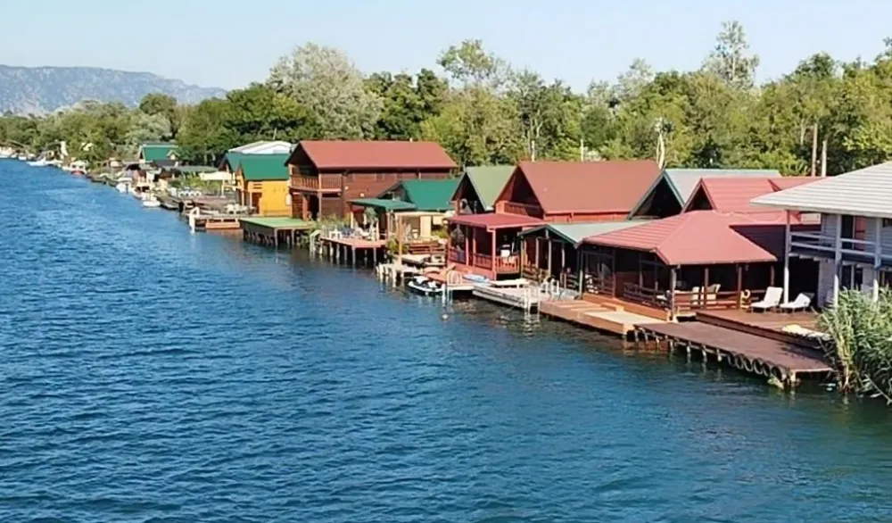 U Ulcinju vi&scaron;e od pet hiljada registrovanih turista