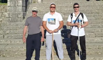 Trojica Nik&scaron;ićana krenula na hodočasni put do Visokih Dečana: Koracima humanosti i vjere za djecu Orahovca