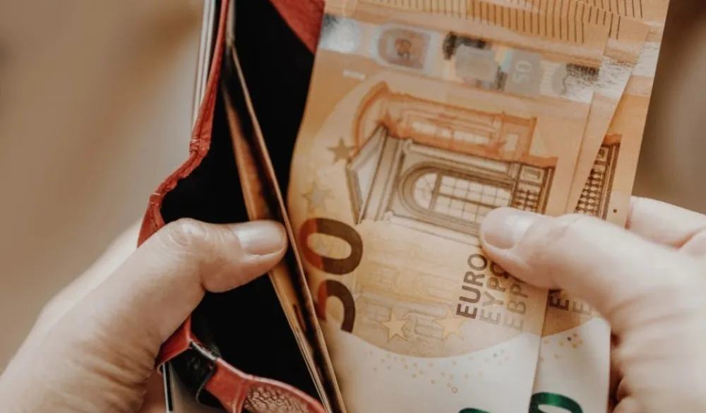 Monstat: Prosječna zarada u aprilu 1,03 hiljade eura