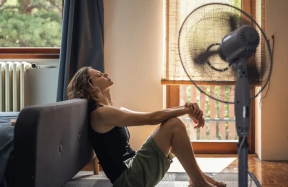 Ovaj trik hladi spavaću sobu za pet minuta bez ventilatora