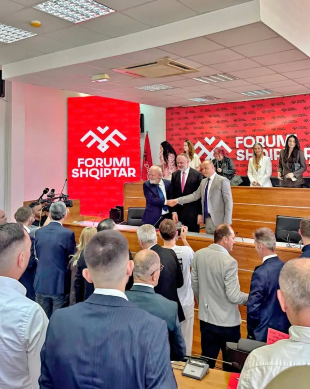 Ujedinile se albanske partije: Đeljo&scaron;aj jednoglasno izabran za lidera