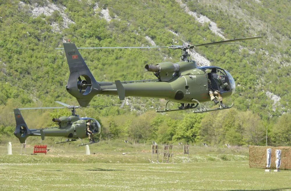Vazduhoplovci Vojske Crne Gore spasili povrijeđenog planinara na Durmitoru