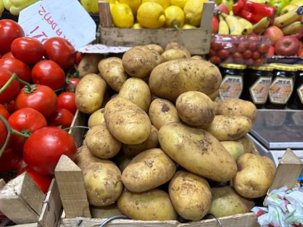 Kilogram mladog krompira 1,20 eura