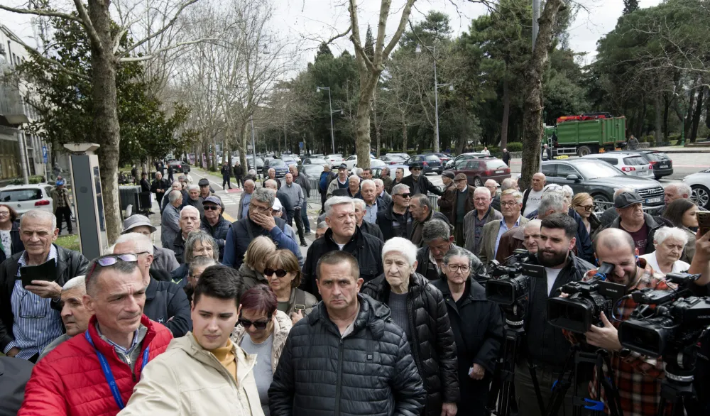 Savez udruženja penzionera: Na vanrednoj sjednici Fonda PIO razmatrati situaciju oko bijednog usklađivanja penzija