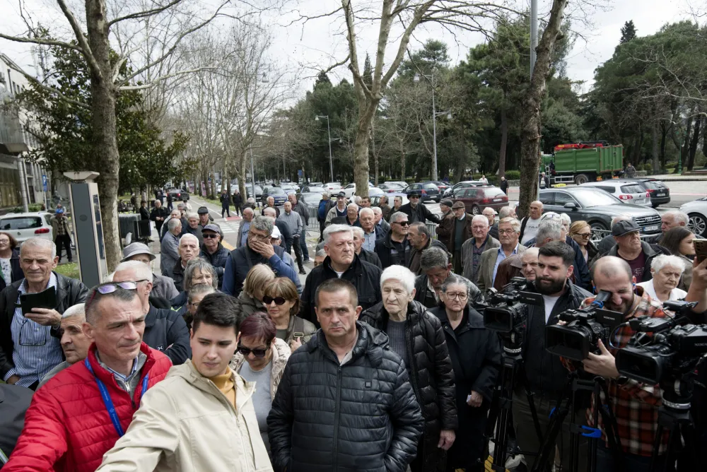 Savez udruženja penzionera: Na vanrednoj sjednici Fonda PIO razmatrati situaciju oko bijednog usklađivanja penzija
