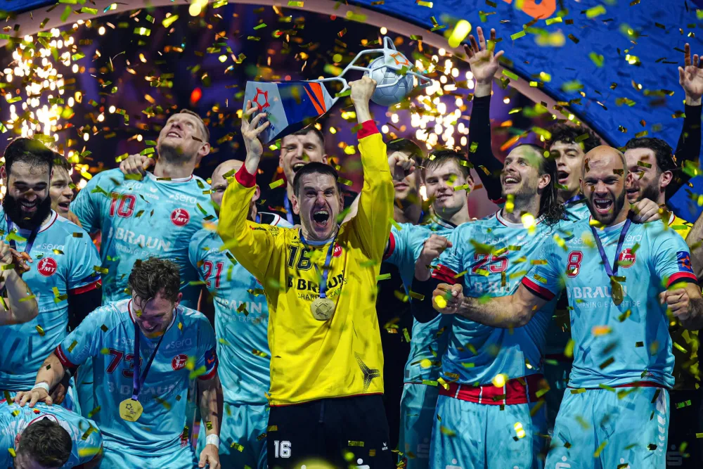 Neboj&scaron;a Simić sa trofejom