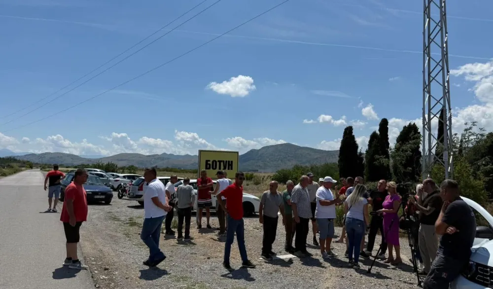 (VIDEO) Ma&scaron;ine Puteva u Botunu, dio mje&scaron;tana očekivao da se počne od mulja, a ne makadama