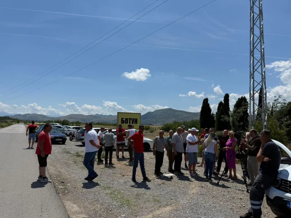 (VIDEO) Ma&scaron;ine Puteva u Botunu, dio mje&scaron;tana očekivao da se počne od mulja, a ne makadama