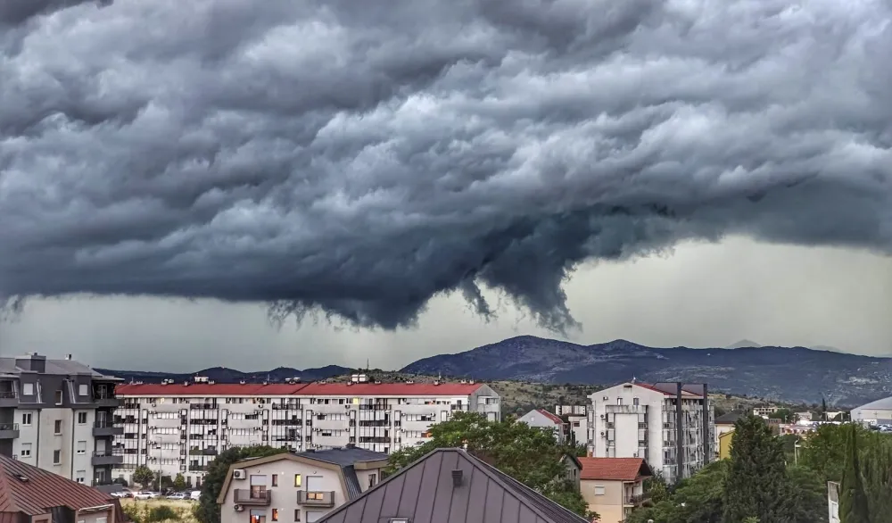 Olujna ćelija iznad Podgorice
