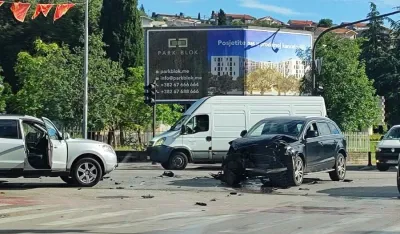 Sudar tvoje vozila na raskrsnici nedaleko od Osnovnog suda