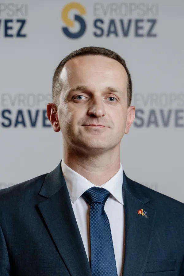 Đuričković: Slanje kriminalaca u Crnu Goru na Samit EU - slika režima Vučića