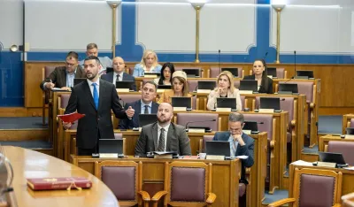DPS: Vučić bi da bude u centru pažnje, vlast u strahu od zvaničnog Beograda