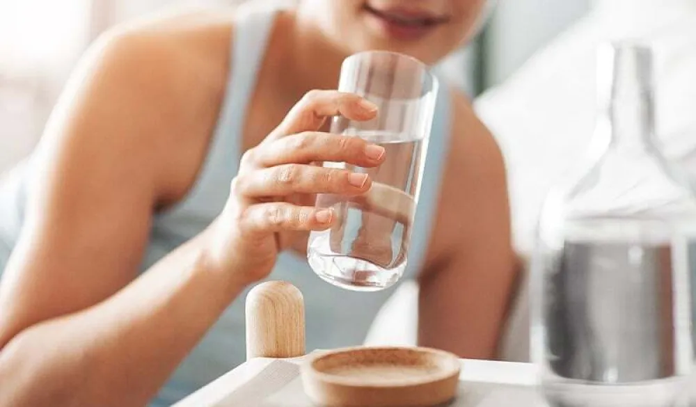 &Scaron;ta ispijanje ča&scaron;e vode ujutro može napraviti za va&scaron;u energiju i probavu