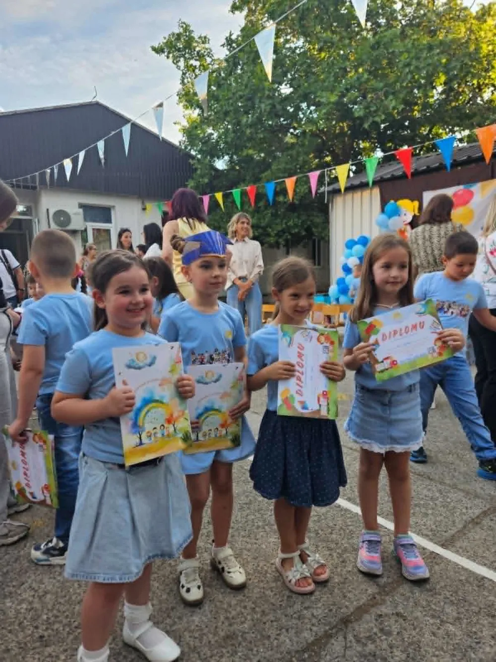 (FOTO/VIDEO) Sokolići se iz vrtića vinuli ka &scaron;koli
