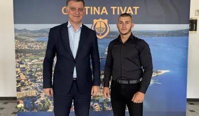 Komnenović nagradio hrabrog vatrogasca Anđu&scaron;ića: Volio bih da imamo &scaron;to vi&scaron;e ovakvih primjera