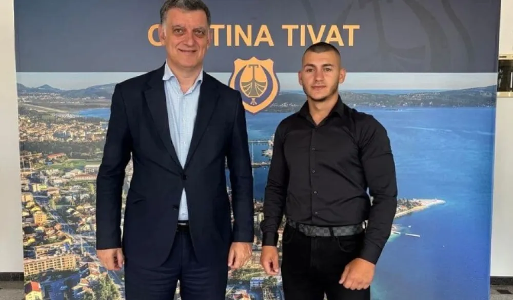 Komnenović nagradio vatrogasca Nemanju Anđu&scaron;ića koji je spasio dječaka