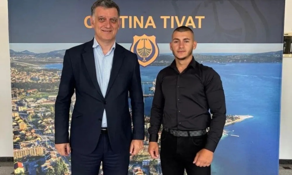Komnenović nagradio vatrogasca Nemanju Anđu&scaron;ića koji je spasio dječaka