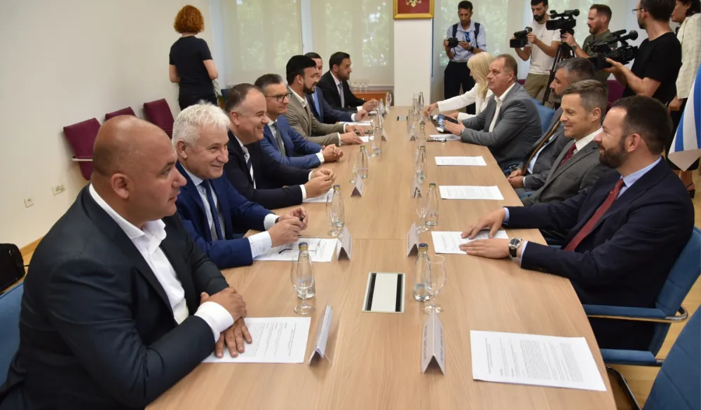 Lutovac: Rje&scaron;avati izazove lokalnih samouprava kroz saradnju sa državnim institucijama