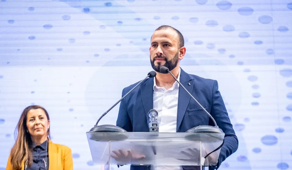 Pogor&scaron;alo se zdravstveno stanje pretučenog odbornika:&nbsp;Brković životno ugrožen