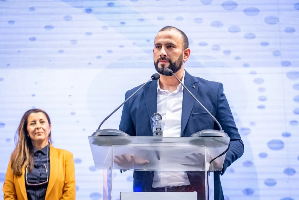 Pogor&scaron;alo se zdravstveno stanje pretučenog odbornika:&nbsp;Brković životno ugrožen
