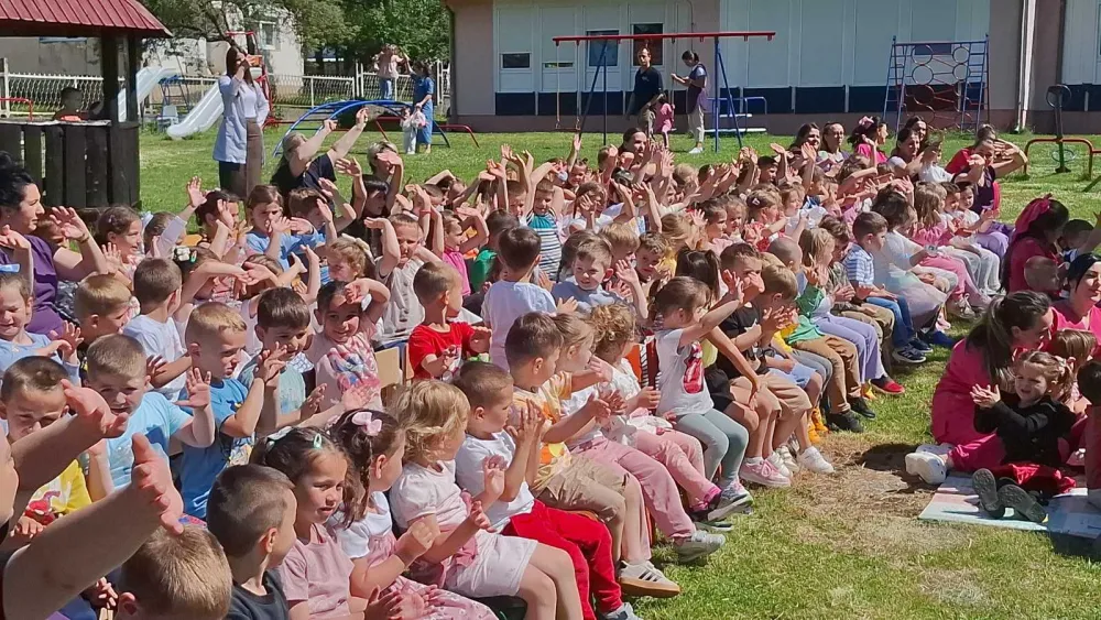 (FOTO/VIDEO) Кraj &scaron;kolske godine obilježen pjesmom i igrom