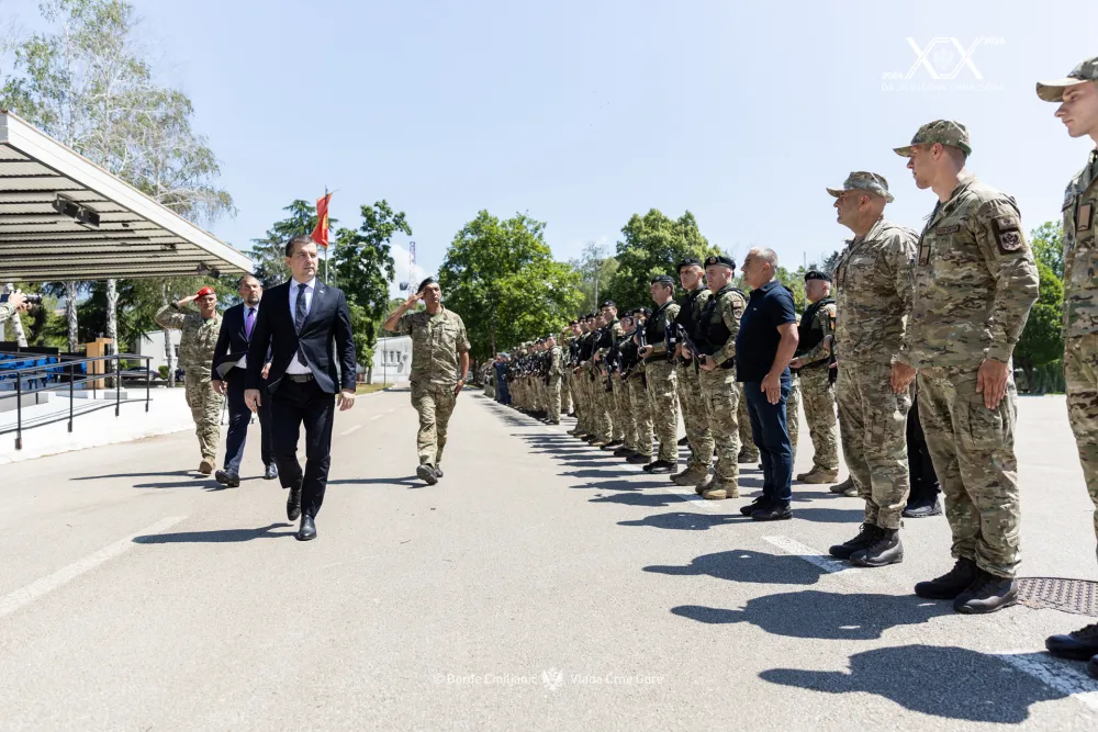 Bečić i Krapović sa vojnicima koji su obezbjeđivali Samit EU-ZB: Vojska pouzdan oslonac institucija kada je to najpotrebnije