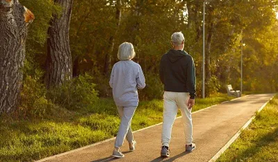 Da li je bolje hodati ujutro ili uveče za snižavanje krvnog pritiska