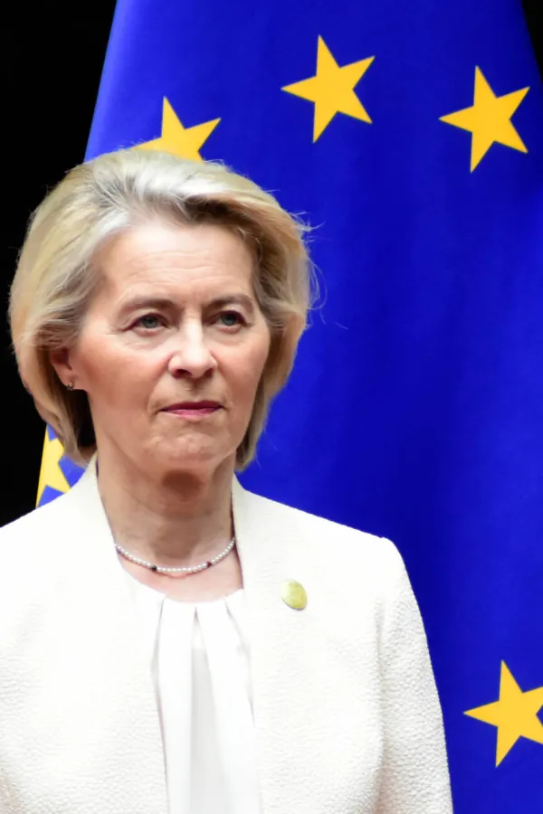 Politiko: Ursula fon der Lajen grabi svi moć