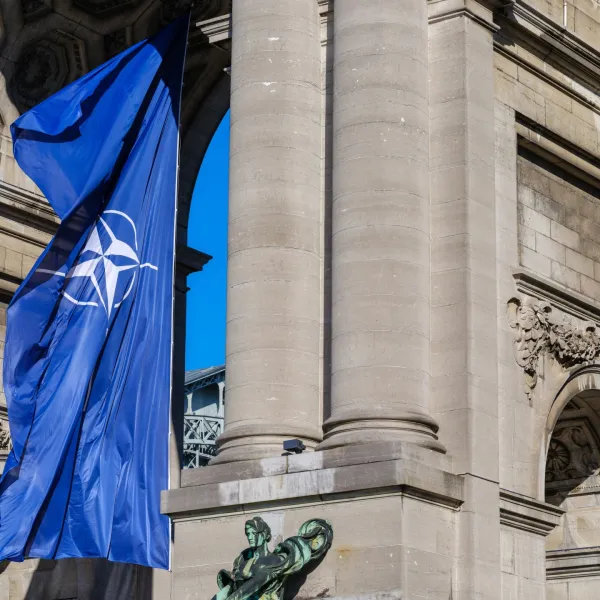 Za&scaron;to NATO mora nestati