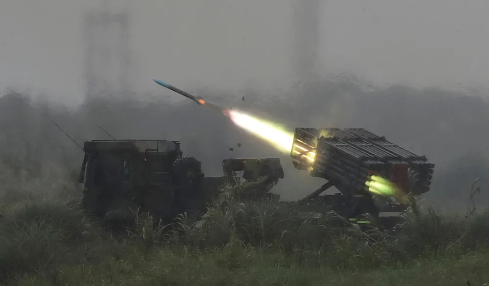 Tajvan ispalio rakete u pravcu Kine iz mobilnog sistema za lansiranje koji je dobio od SAD-a