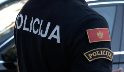 Berane: Policija istražuje podmetanje eksplozivne naprave ispod automobila